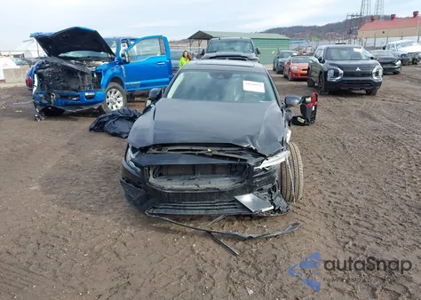 2020 Volvo S60 T5 Momentum z USA, uszkodzony, nr VIN 7JR102FK9LG044679